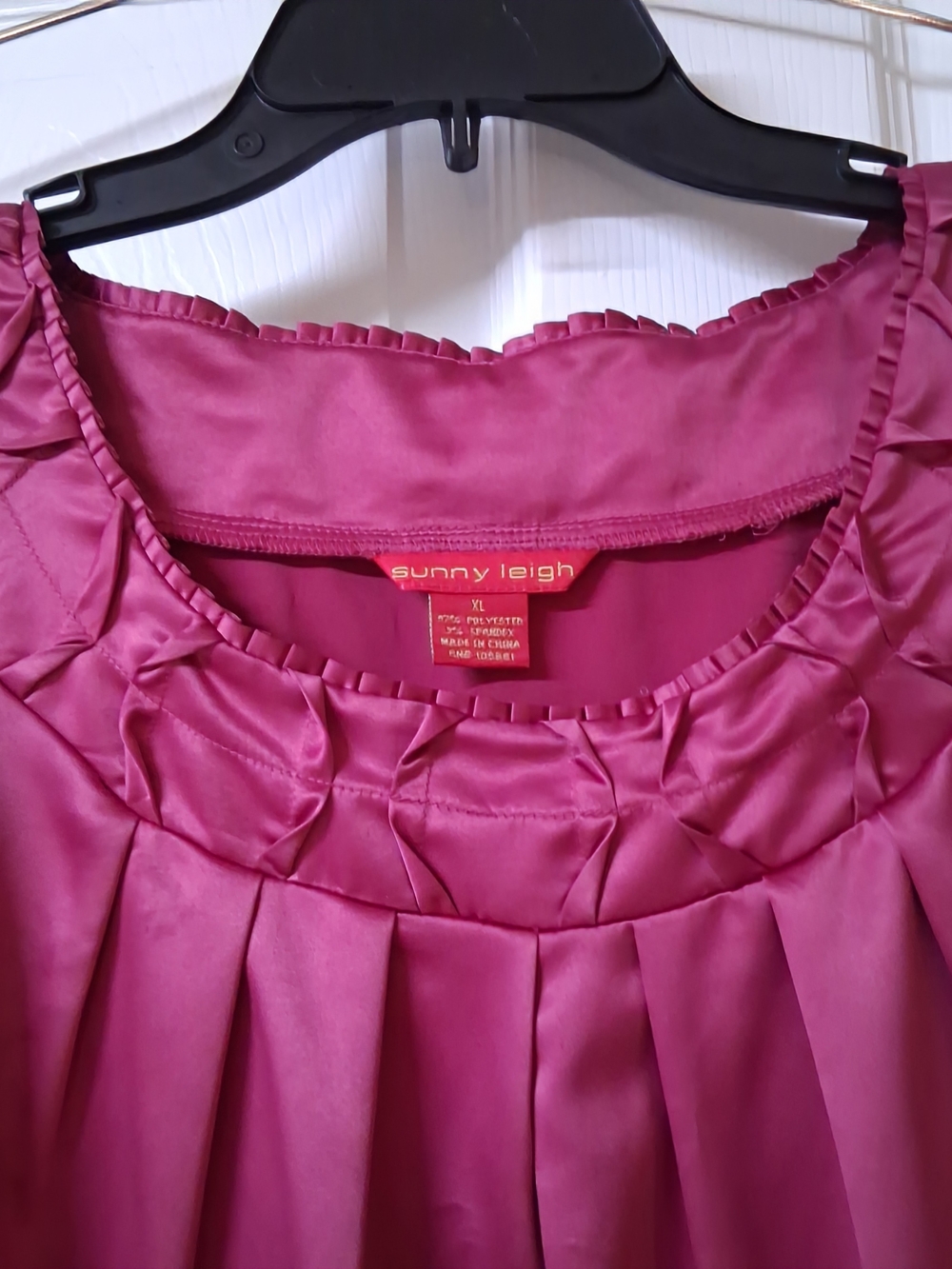 Women's Sunny Leigh Ruffled Square-Neck Satin Blouse - Magenta Pink- Size XL - Picture 4 of 4